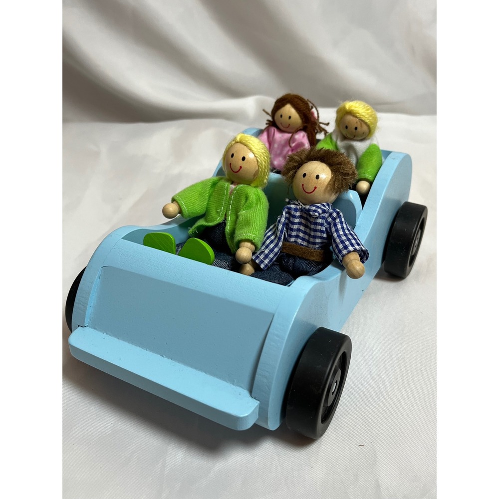 Melissa & Doug Road Trip Wooden Car and 4 Poseable Passengers Family Set 2463